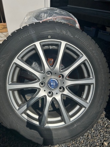 2024年製スタッドレスタイヤ４本アルミホイール付き215/60R17