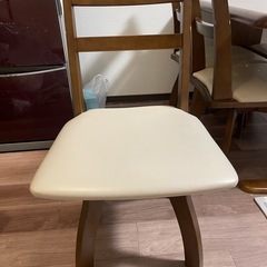 ダイニングテーブル＋回転チェア4脚付きの画像