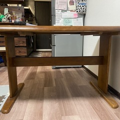 ダイニングテーブル＋回転チェア4脚付きの画像