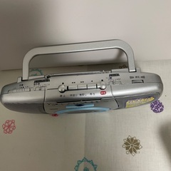 小さなカセットラジカセの画像