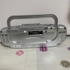 小さなカセットラジカセの画像