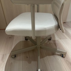 キャスター付き椅子
の画像