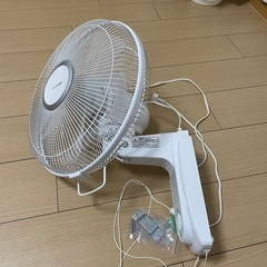 壁掛け扇風機 アイリスオーヤマの画像