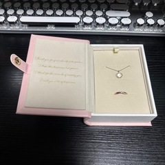 カナル4°C　ペアリングとペアネックレス(1本ずつのみ)　限定品ジュエリーケース付きの画像