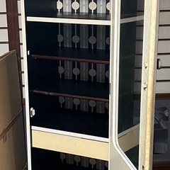 昭和レトロ スリム食器棚の画像