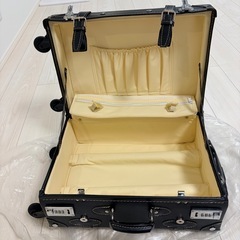 トランク型キャリーケースの画像
