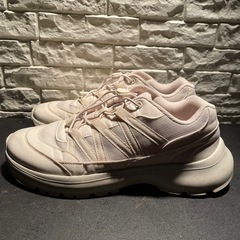 GU ジーユー トレイルスニーカー ランニングシューズ 26㎝ ホワイトの画像