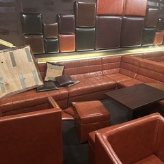 【まとめ売り】店舗用ソファ＋テーブル 引き取り限定の画像