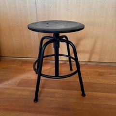 IKEA 高さが変えられるスツール ブラック 中古美品の画像
