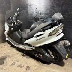 ★支払総額5.2万円★激安バイク続々入荷中！ まずはカンタン無料査定まで！ ヤマハ マジェスティ125FI 白 買取強化中！ なんでも買取ます！ ヤマハ マジェスティ125FI 白 4ストインジェクション！ サイスタ付き！ 車格大きい125cc！ 加速良好！　の画像