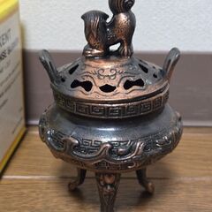香炉 鋳物 唐獅子 真鍮 金属工芸品 三足香炉 唐金 伝統工芸 ヴィンテージの画像