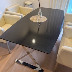 ダイニングテーブルの画像
