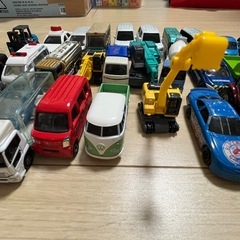 🚗 ミニカーまとめ売り【約25台】パトカー・作業車・スポーツカーなどの画像