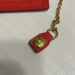 【PRADA】 レッド カードケース チェーン付きの画像