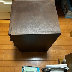 おしゃれなスタッキング風コンパクトチェスト/収納棚 (木目調ダークブラウン)の画像