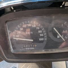 アドレスV100！部品取り2台！ジャンク！スズキ最後の２スト100cc！鍵、書類あり！ 市内配達可能の画像