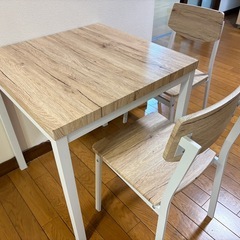【直接渡限定】2人用ダイニングテーブル、イス×に2の画像