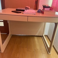 テーブルと椅子を売りたいの画像
