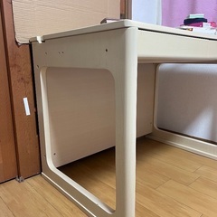 テーブルと椅子を売りたいの画像