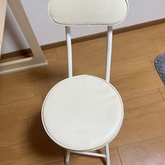 テーブルと椅子を売りたいの画像