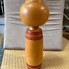 花柄のこけしの画像