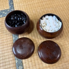碁盤　脚付き　へそあり　一枚板　天然木品　＋碁石の画像