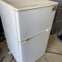 No B575 ユーイング 90L 2ドア冷蔵庫（直冷式）ホワイト【右開き】UING UR-D90J-Wの画像