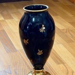 Limoges 黒い花瓶 金彩装飾の画像