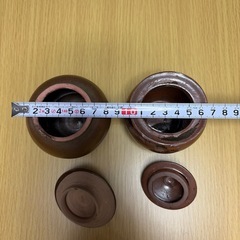 小さい壺のようき容器の画像