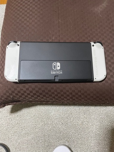 【中古・箱説あり・付属品あり】Ｎｉｎｔｅｎｄｏ　Ｓｗｉｔｃｈ（有機ＥＬモデル）　Ｊｏｙ－Ｃｏｎ（Ｌ）／（Ｒ）ホワイト