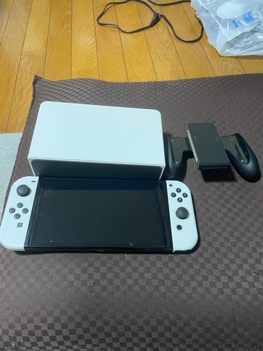 【中古・箱説あり・付属品あり】Ｎｉｎｔｅｎｄｏ　Ｓｗｉｔｃｈ（有機ＥＬモデル）　Ｊｏｙ－Ｃｏｎ（Ｌ）／（Ｒ）ホワイト