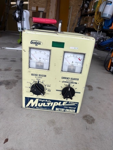 バッテリー充電器