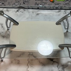 ガラスのテーブル縦65cm横110cm高さ43cmの画像