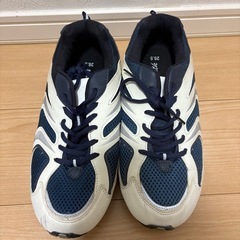 ランニングシューズ 26.5cm ネイビー ホワイト メッシュ素材の画像