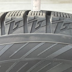 スタッドレスタイヤ＆アルミホイール　 215/65R1
6 4本の画像