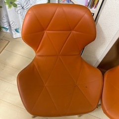 オレンジの椅子4点セットの画像