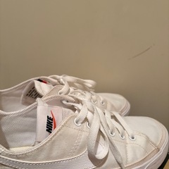 NIKE レディース　ホワイトスニーカーの画像