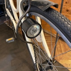 【LEDオートライト】27インチ6段 自転車　クリームの画像