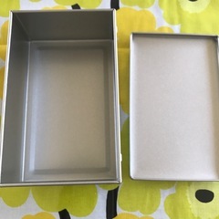 福岡人気焼き菓子店OYATUYA-Uシルバークッキー缶とショップ袋シオリ
の画像