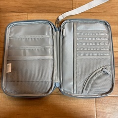 BOTTA DESIGN GO! パスポートケース グレーの画像