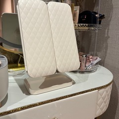 女優ミラー 一部欠けあり（使用には問題なし）の画像