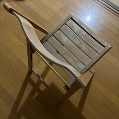 木の椅子の画像