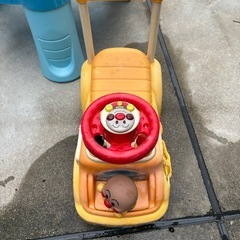 コストコ　ウォーターテーブル　アンパンマンビジーカーの画像