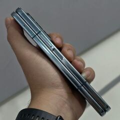 Samsung Galaxy Z Fold4 SCG16の画像