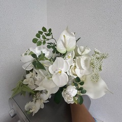 造花ブーケとブートニアセット　ホワイト/白の画像