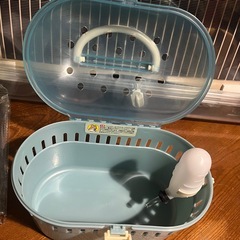 ハムスターキャリー　給水機付の画像