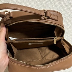 ブラウン キルティングハンドバッグの画像