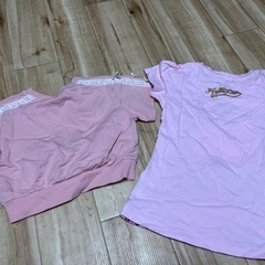 しまむら✨今年購入✨ショート丈Tシャツ✨キティTシャツ✨2着セット✨の画像