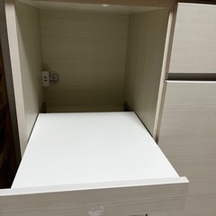 食器棚　ホワイト　木目調の画像