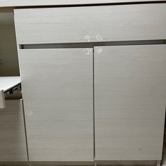 食器棚　ホワイト　木目調の画像
